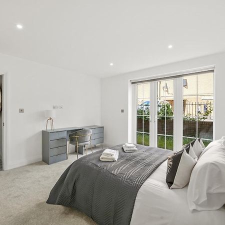Drake House Apt 3 In Staines - Free Parking - Heathrow - Thorpe Park Esterno foto
