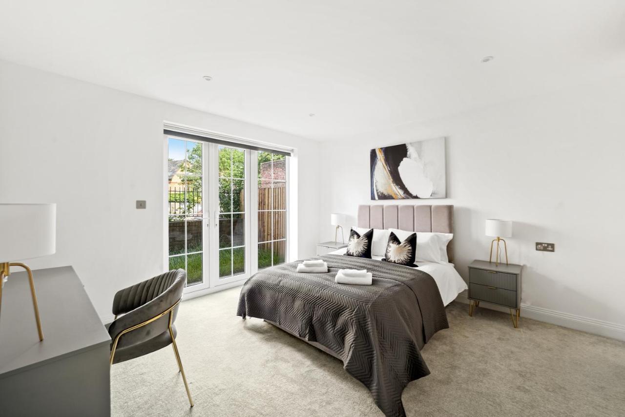 Drake House Apt 3 In Staines - Free Parking - Heathrow - Thorpe Park Esterno foto