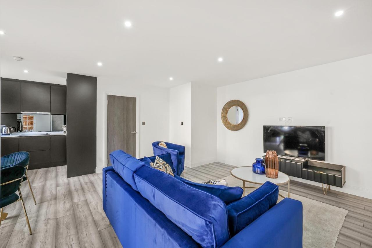 Drake House Apt 3 In Staines - Free Parking - Heathrow - Thorpe Park Esterno foto