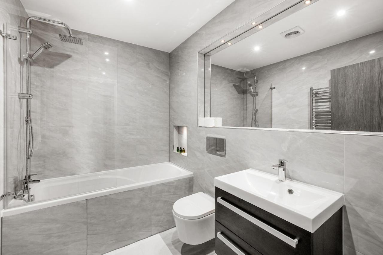 Drake House Apt 3 In Staines - Free Parking - Heathrow - Thorpe Park Esterno foto