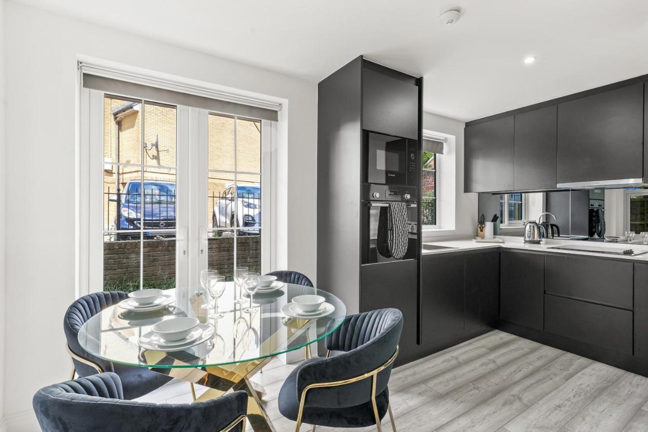 Drake House Apt 3 In Staines - Free Parking - Heathrow - Thorpe Park Esterno foto