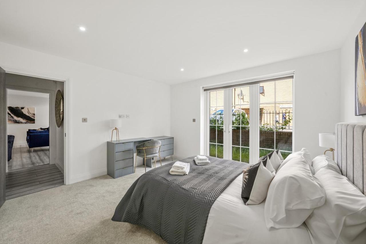 Drake House Apt 3 In Staines - Free Parking - Heathrow - Thorpe Park Esterno foto
