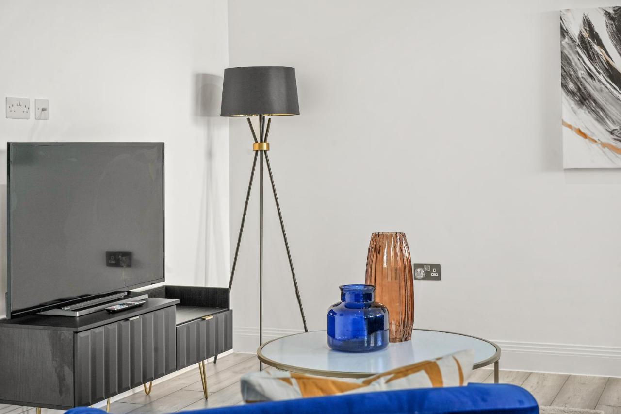Drake House Apt 3 In Staines - Free Parking - Heathrow - Thorpe Park Esterno foto